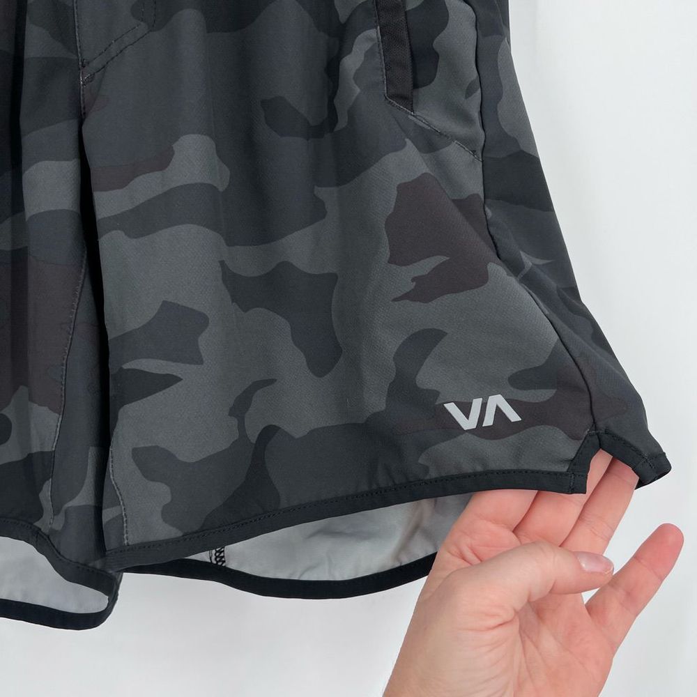 RVCA yogger training mens shorts small camo - Picture 3 of 7